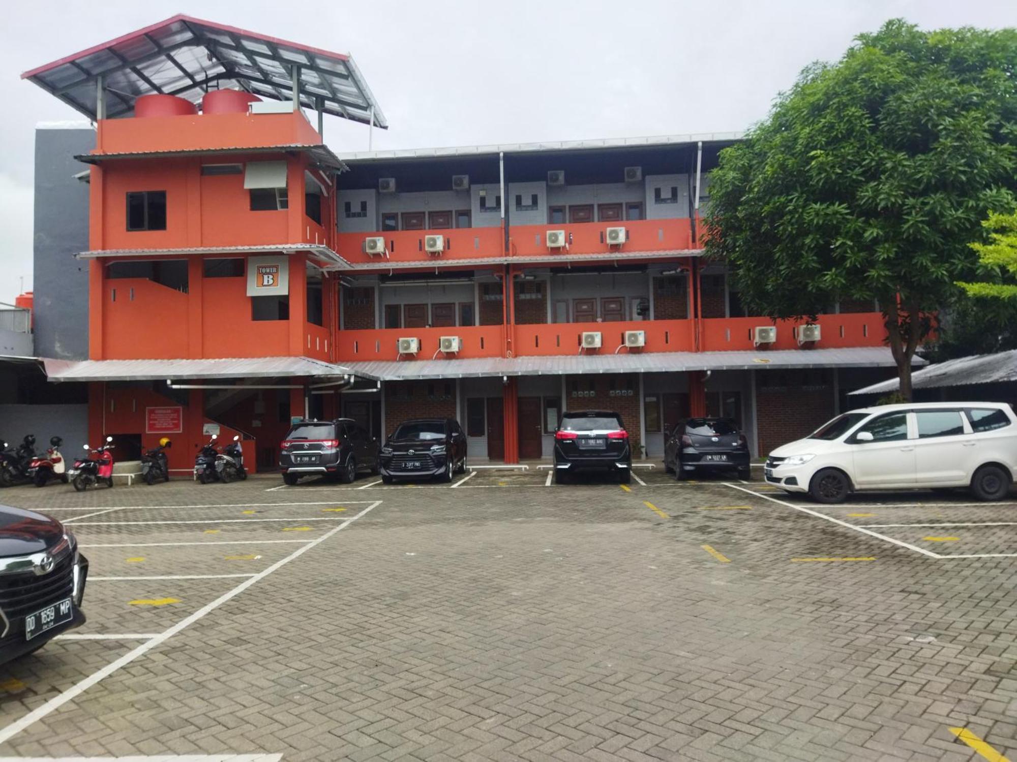 Hotel Oyo 92098 Kost Orange Syariah Macasar Exterior foto