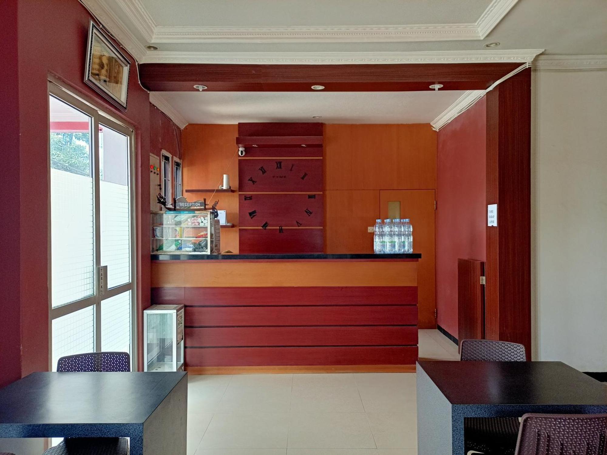 Hotel Oyo 92098 Kost Orange Syariah Macasar Exterior foto