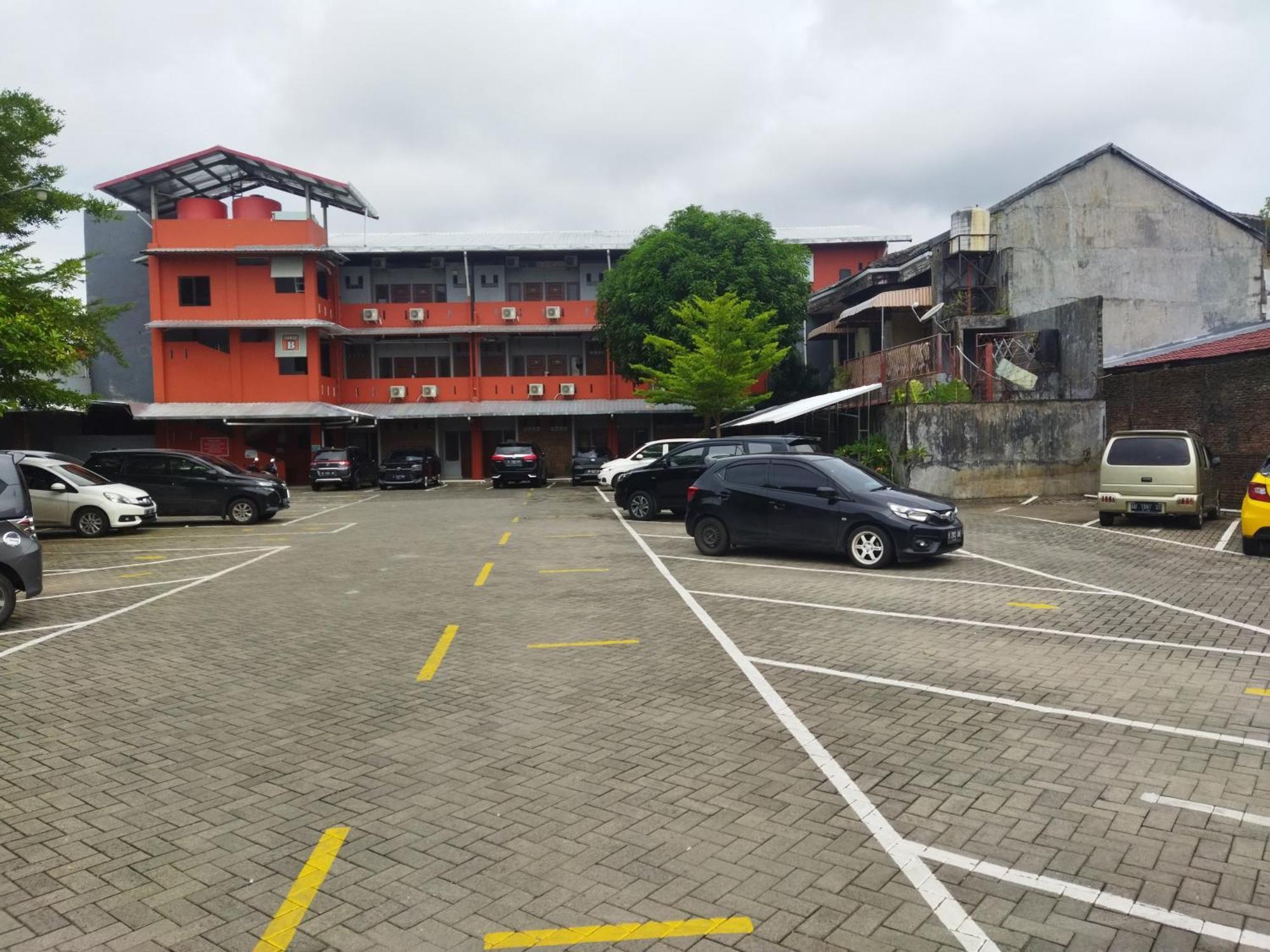 Hotel Oyo 92098 Kost Orange Syariah Macasar Exterior foto
